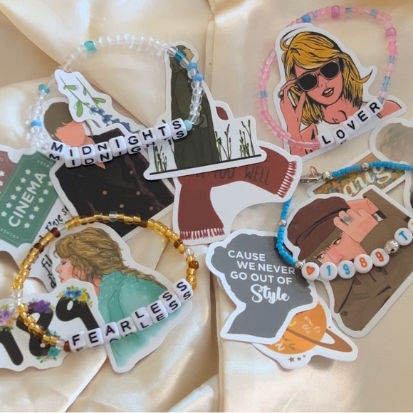 Taylor Swift Friendship Bracelets - Picture 1 of 2